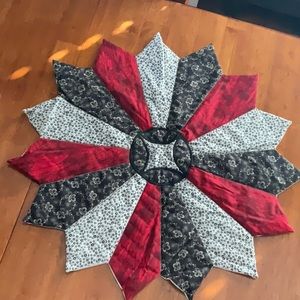 Red, Off-White and Black Centerpiece Placemat